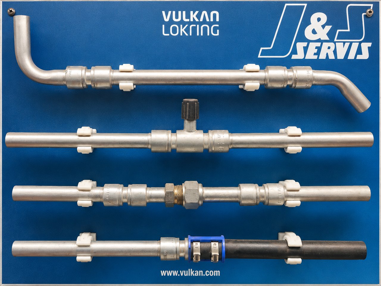 Beispiele für VULKAN LOKRING-Leitungsverbindungen auf einer Präsentationstafel von J&S SERVIS.